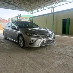 Toyota Camry 2018
