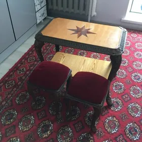 антикварный стол