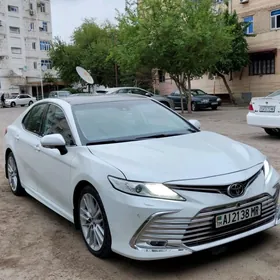 Toyota Camry 2019