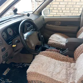 Nissan Pathfinder 1999