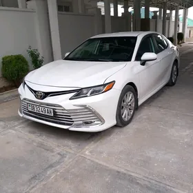 Toyota Camry 2019