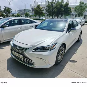 Lexus ES 2019