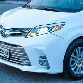 Toyota Sienna 2020