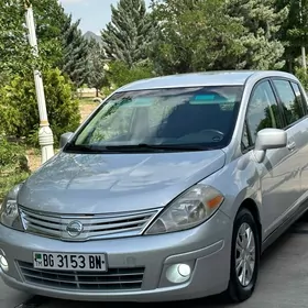 Nissan Versa 2011