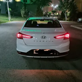 Hyundai Elantra 2020