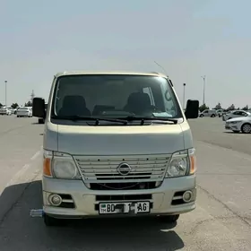 Nissan Urvan 2010