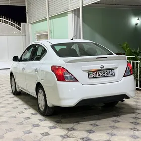 Nissan Versa 2015