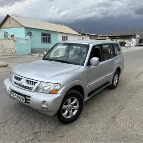 Mitsubishi Pajero 2004