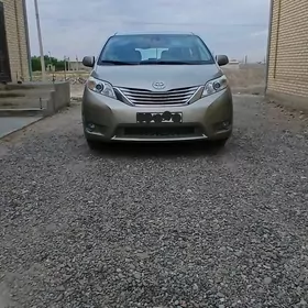 Toyota Sienna 2017