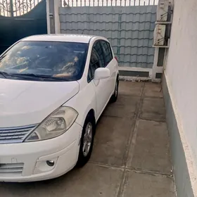 Nissan Versa 2011