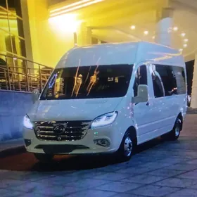 Toyota Hiace 2025
