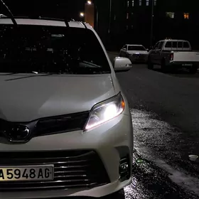 Toyota Sienna 2018