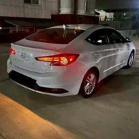 Hyundai Elantra 2020