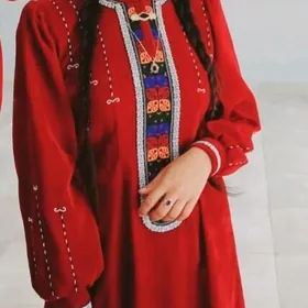 Ucurym gyzyl koynek