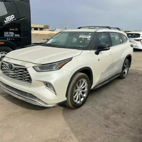 Toyota Highlander 2021