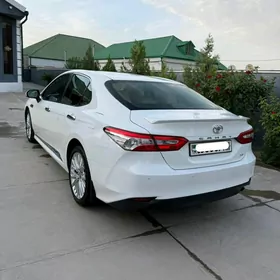 Toyota Camry 2019