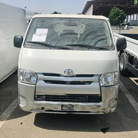 Toyota Hiace 2021