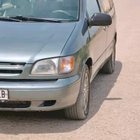 Toyota Sienna 2000