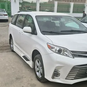 Toyota Sienna 2020