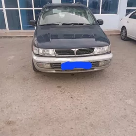 Mitsubishi Chariot 1995