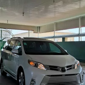 Toyota Sienna 2019