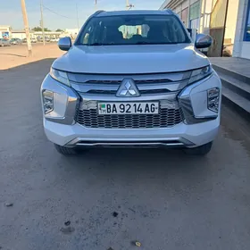 Mitsubishi Pajero 2020