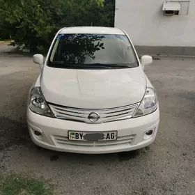 Nissan Versa 2011
