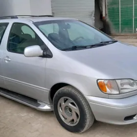 Toyota Sienna 2003