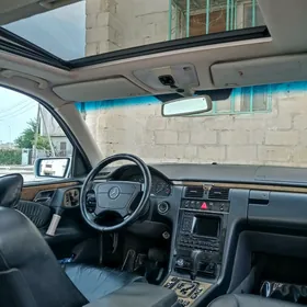 Mercedes-Benz E320 1999