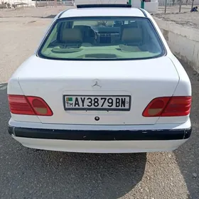 Mercedes-Benz 230E 2000