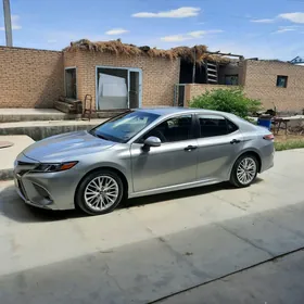 Toyota Camry 2018
