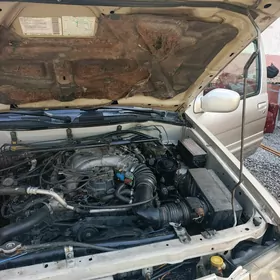 Nissan Pathfinder 2000