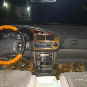 Toyota Sienna 2003