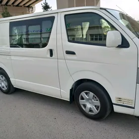 Toyota Hiace 2021