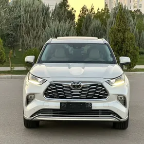 Toyota Highlander 2021