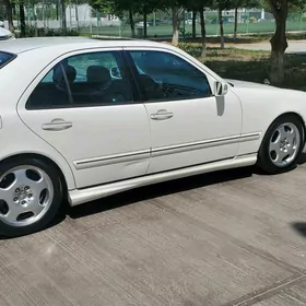 Mercedes-Benz E320 2002