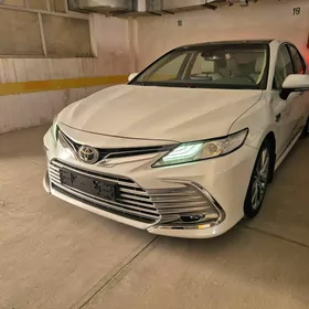 Toyota Camry 2021