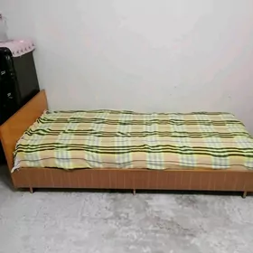 кровать/krowat