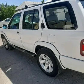 Nissan Pathfinder 2000