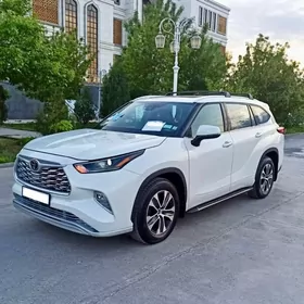 Toyota Highlander 2021