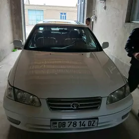 Toyota Camry 2001