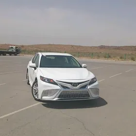 Toyota Camry 2021