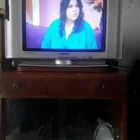 Телевизор с тумбочкой