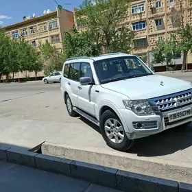 Mitsubishi Pajero 2015