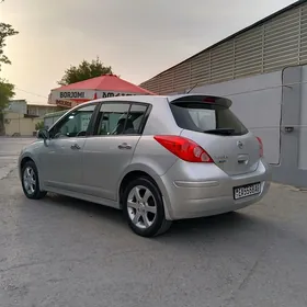 Nissan Versa 2012