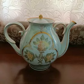 Фарфоровый чайник