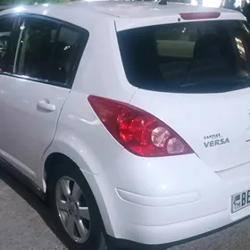 Nissan Versa 2012