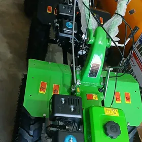 Traktor yer suryan