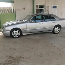 Mercedes-Benz E320 2001
