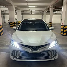 Toyota Camry 2018